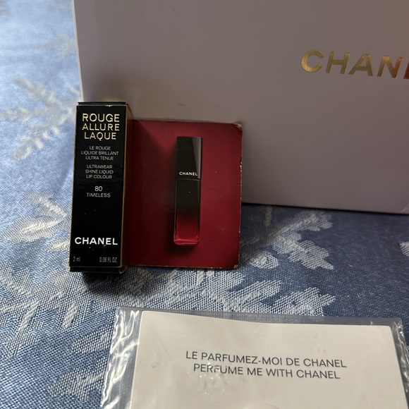 NEW Chanel Tweed Limited Edition Holiday red gold Beauty MakeUp Cosmetic Bag Red - Picture 6 of 11